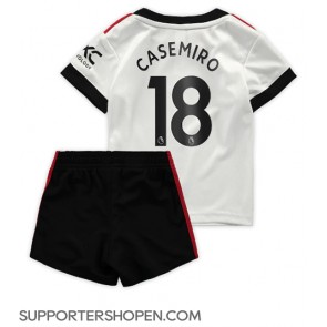Manchester United Casemiro #18 Bortatröja Barn 2022-23 Kortärmad (+ korta byxor)